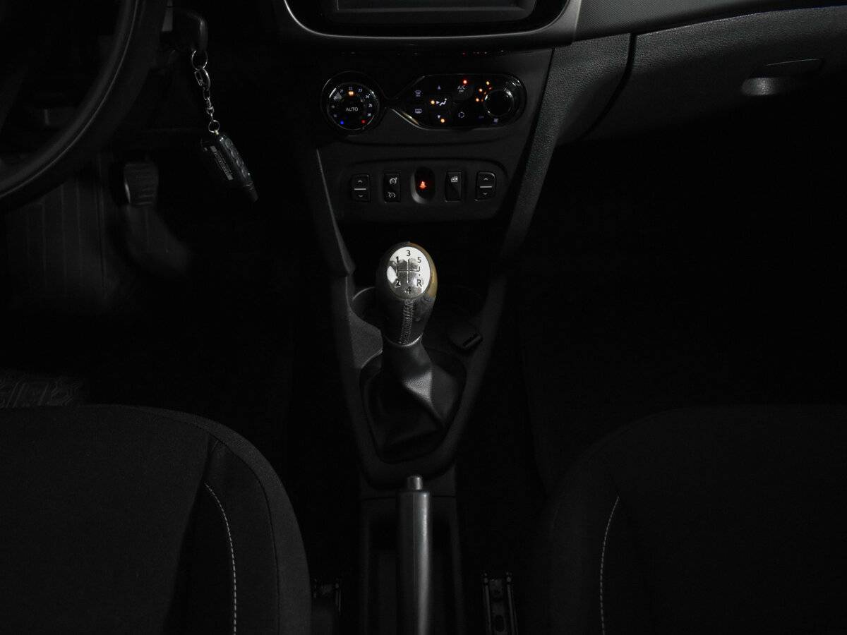 Renault Sandero б/у, 2016, Механическая. Фото: #11