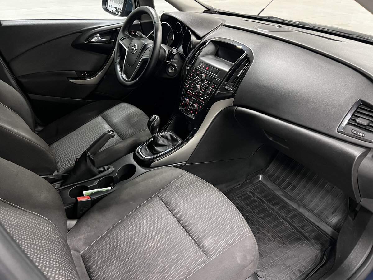Opel Astra б/у, 2013, Механическая. Фото: #10