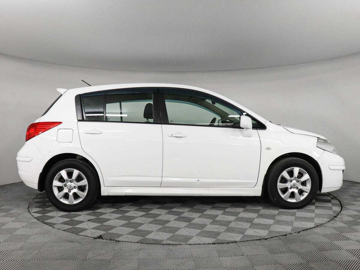 Nissan Tiida б/у, 2013, Автоматическая. Фото: #3