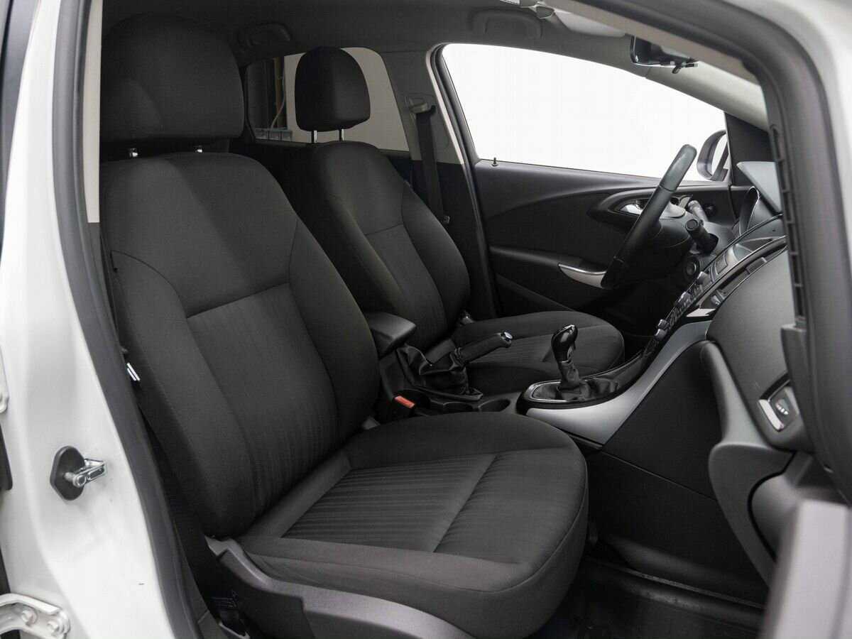 Opel Astra б/у, 2013, Механическая. Фото: #11