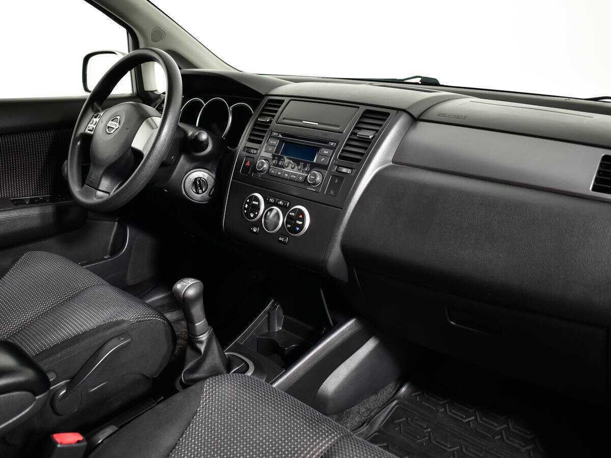Nissan Tiida б/у, 2013, Механическая. Фото: #8