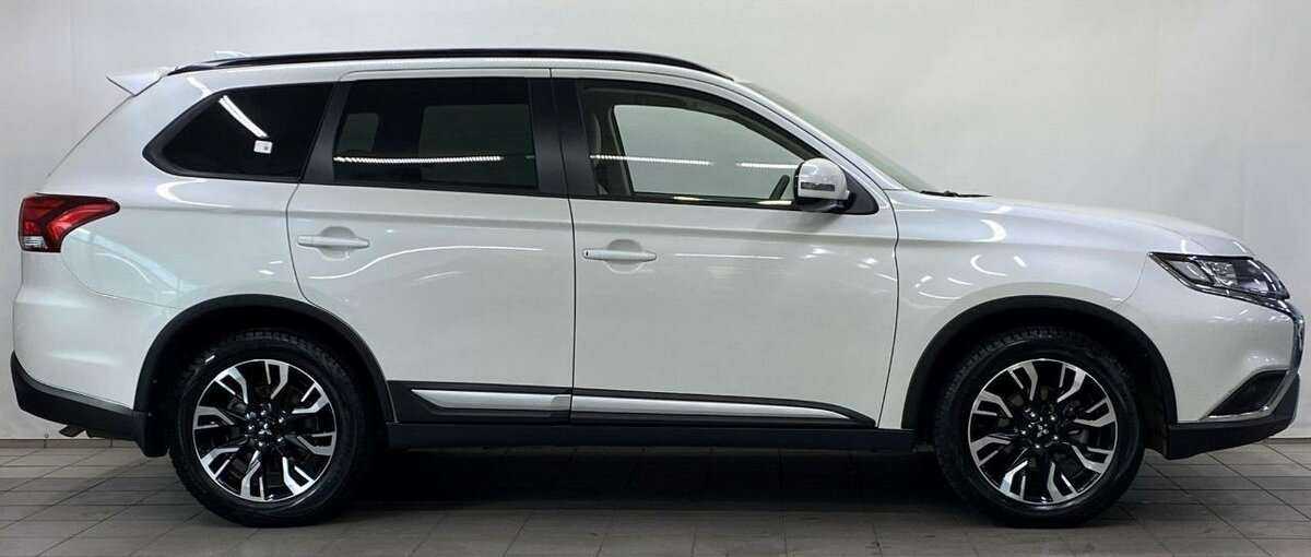 Mitsubishi Outlander б/у, 2021, Вариатор. Фото: #3