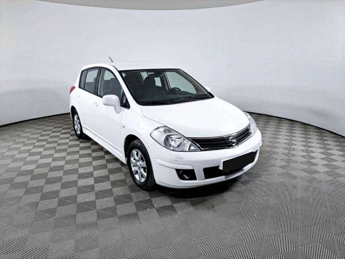 Nissan Tiida б/у, 2012, Механическая. Фото: #2
