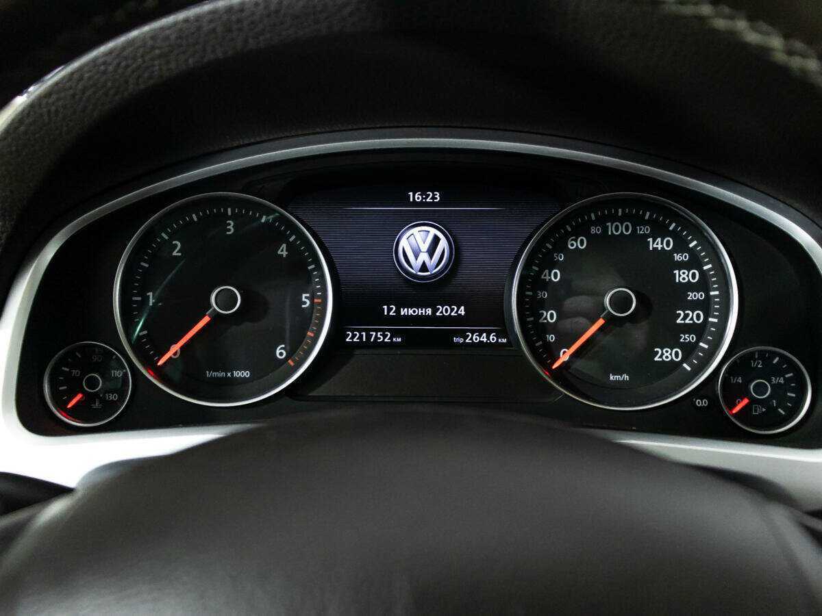 Volkswagen Touareg б/у, 2013, Автоматическая. Фото: #9