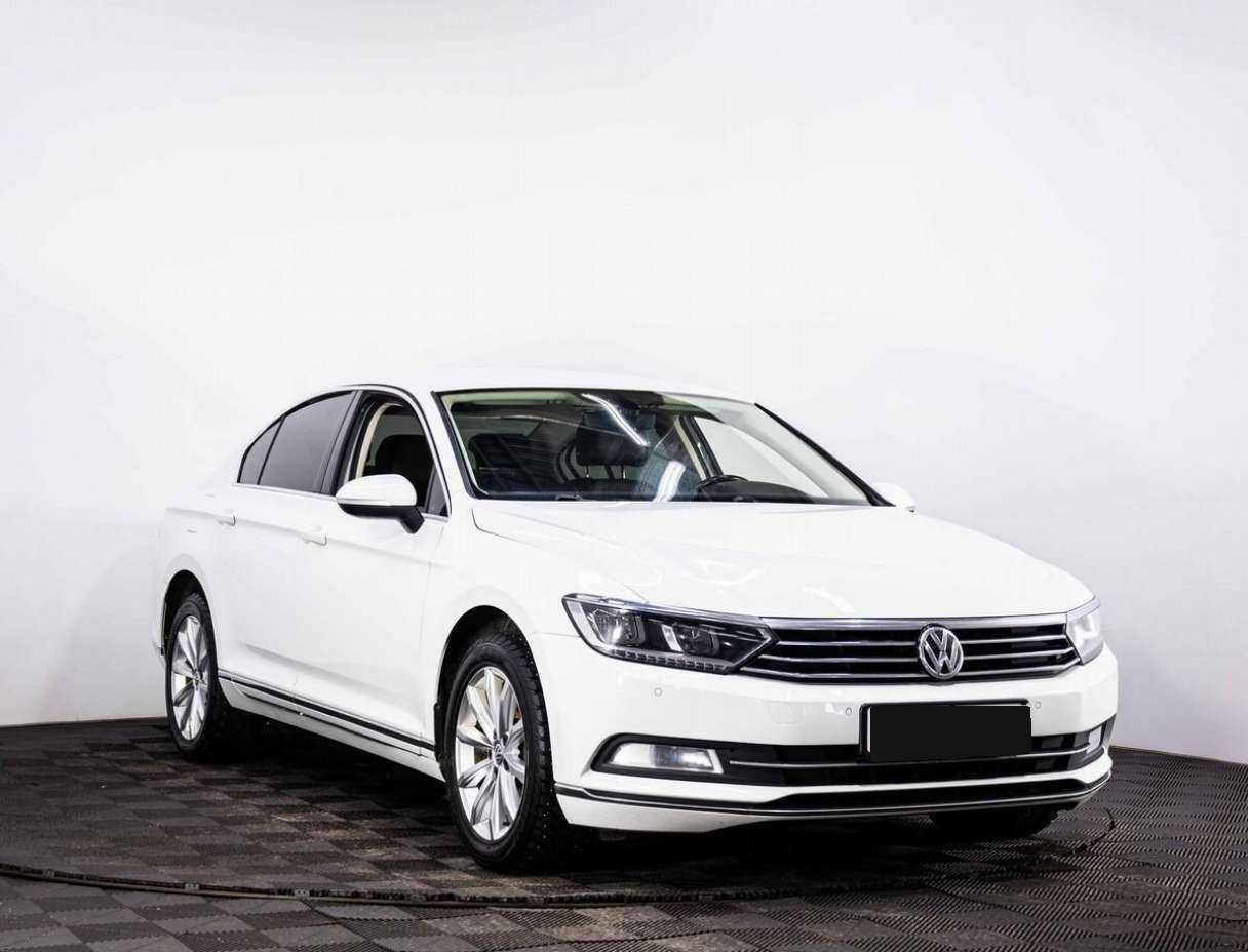 Volkswagen Passat б/у, 2016, Роботизированная. Фото: #2