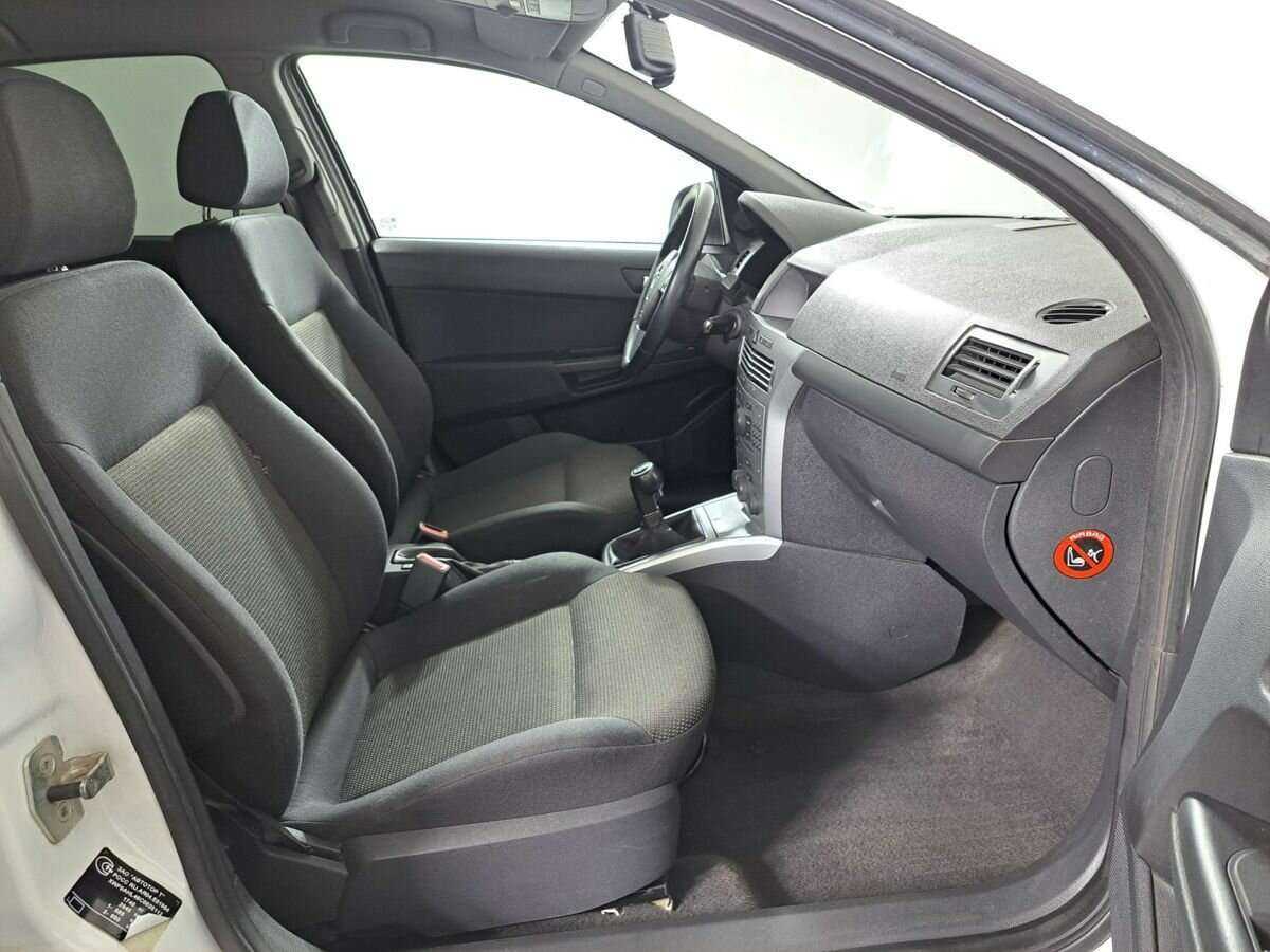 Opel Astra б/у, 2012, Механическая. Фото: #8