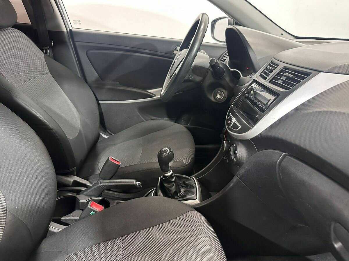 Hyundai Solaris б/у, 2014, Механическая. Фото: #9