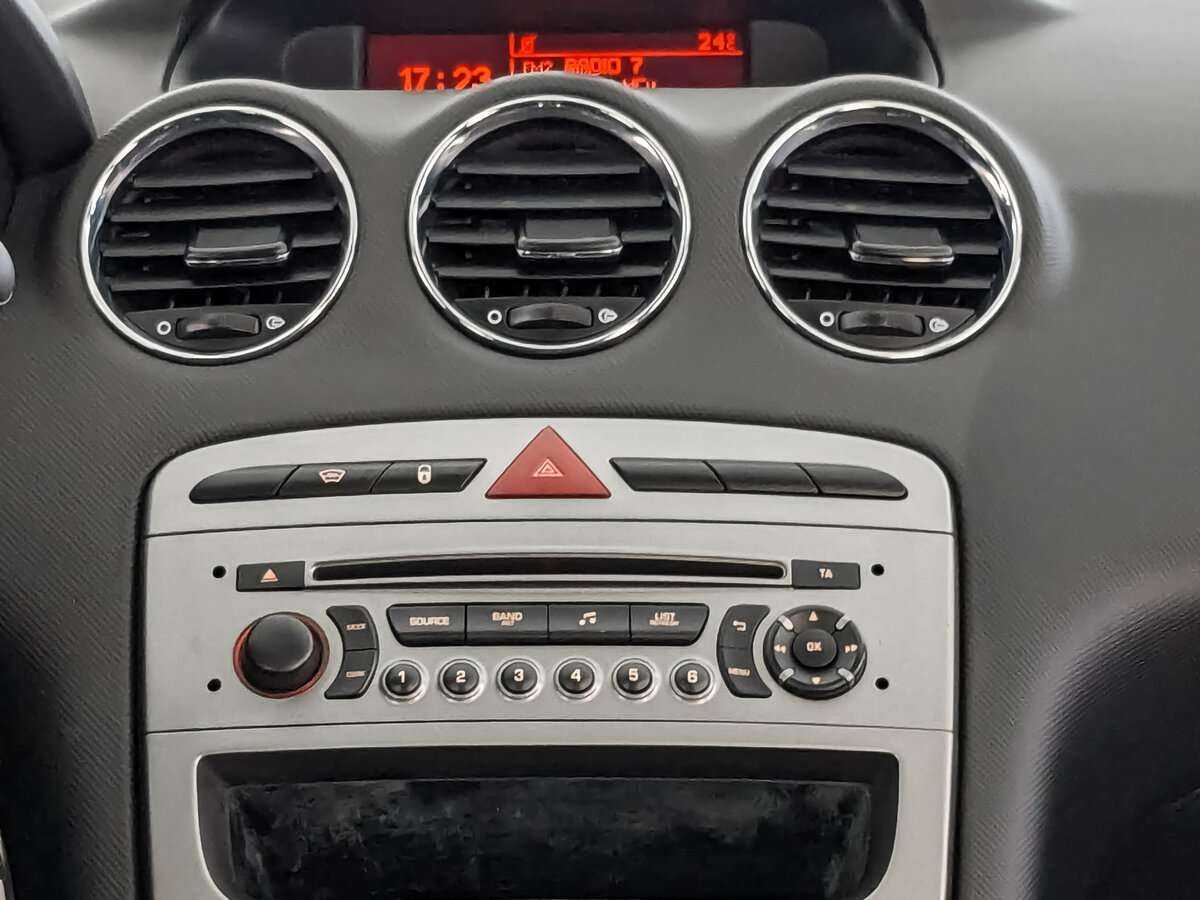 Peugeot 408 б/у, 2013, Автоматическая. Фото: #16
