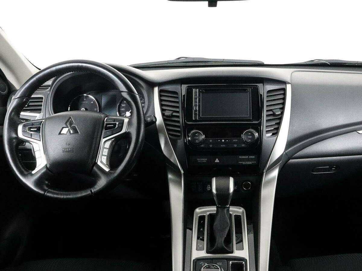 Mitsubishi Pajero Sport б/у, 2017, Автоматическая. Фото: #9