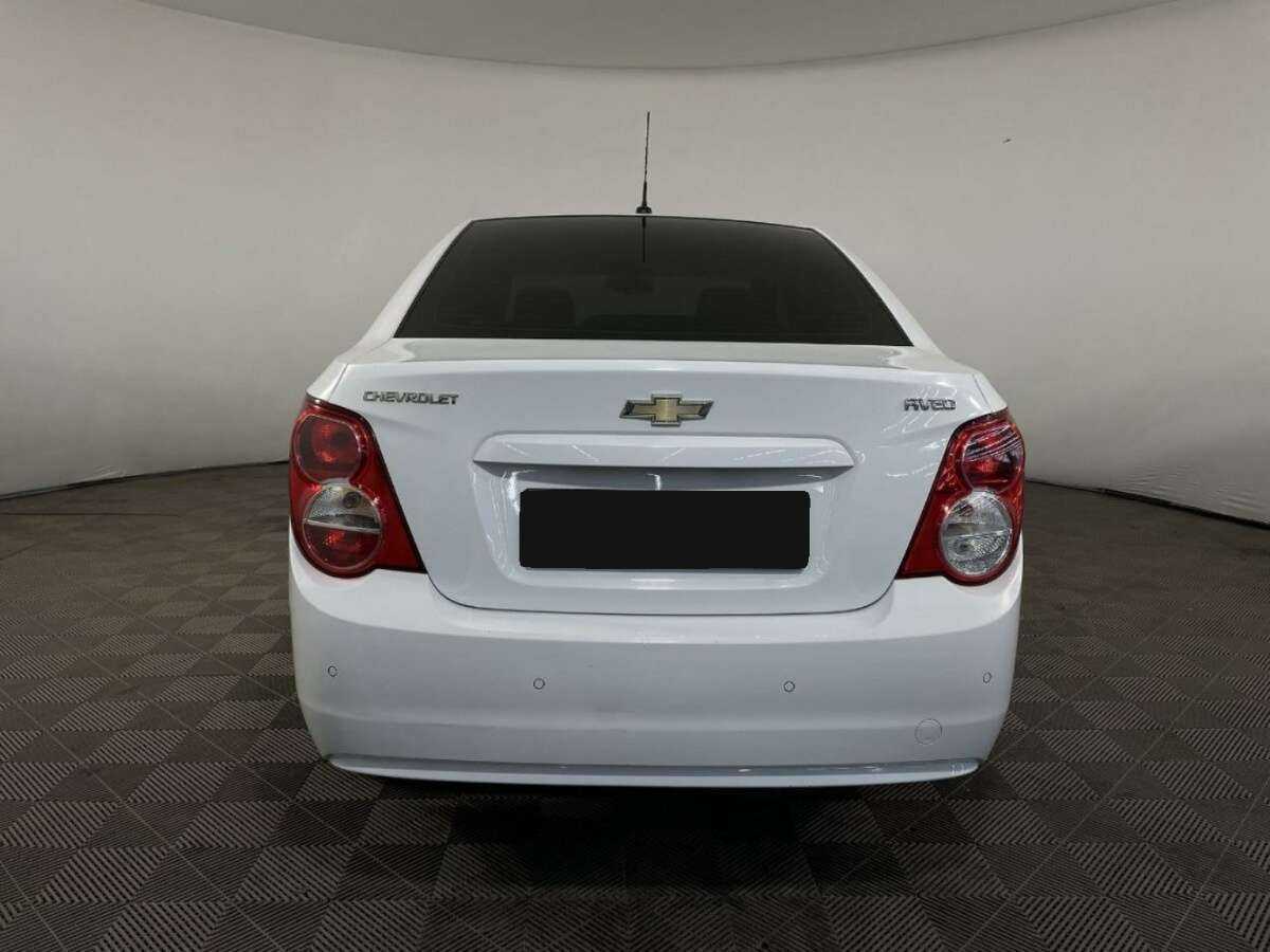 Chevrolet Aveo б/у, 2015, Автоматическая. Фото: #0