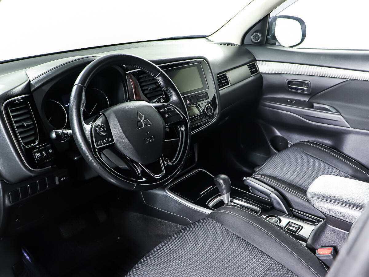 Mitsubishi Outlander б/у, 2018, Вариатор. Фото: #11