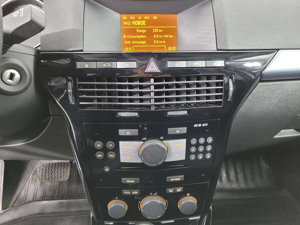 Opel Astra б/у, 2012, Автоматическая. Фото: #11