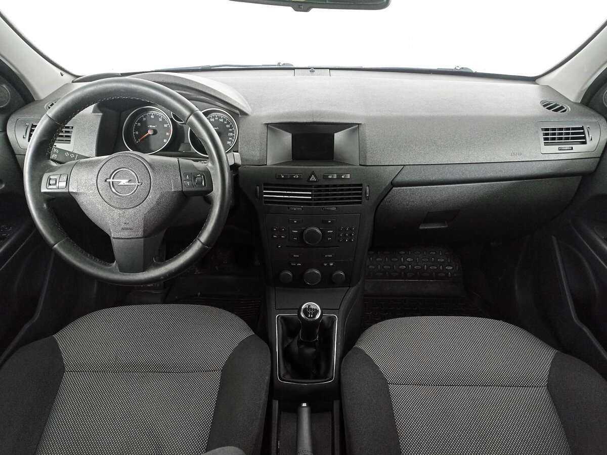 Opel Astra б/у, 2013, Механическая. Фото: #11