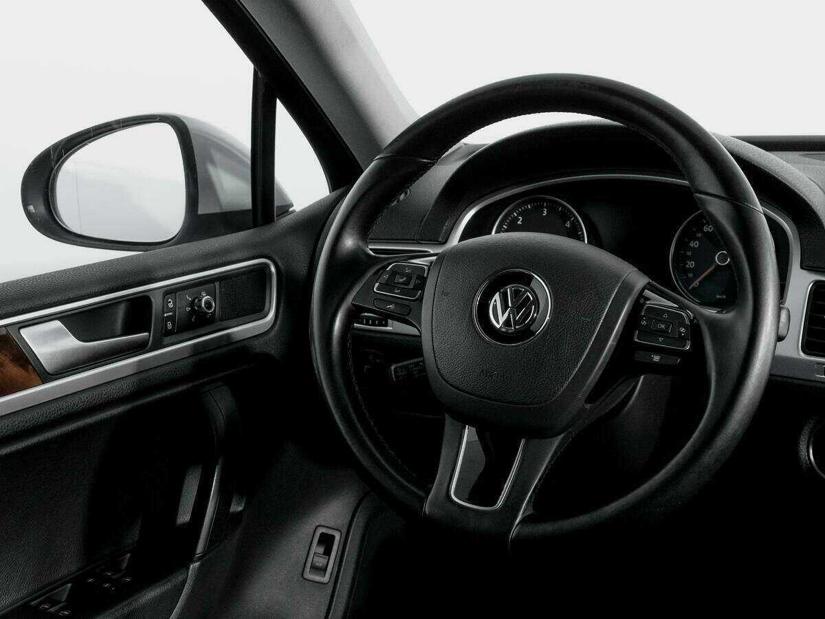 Volkswagen Touareg б/у, 2012, Автоматическая. Фото: #12