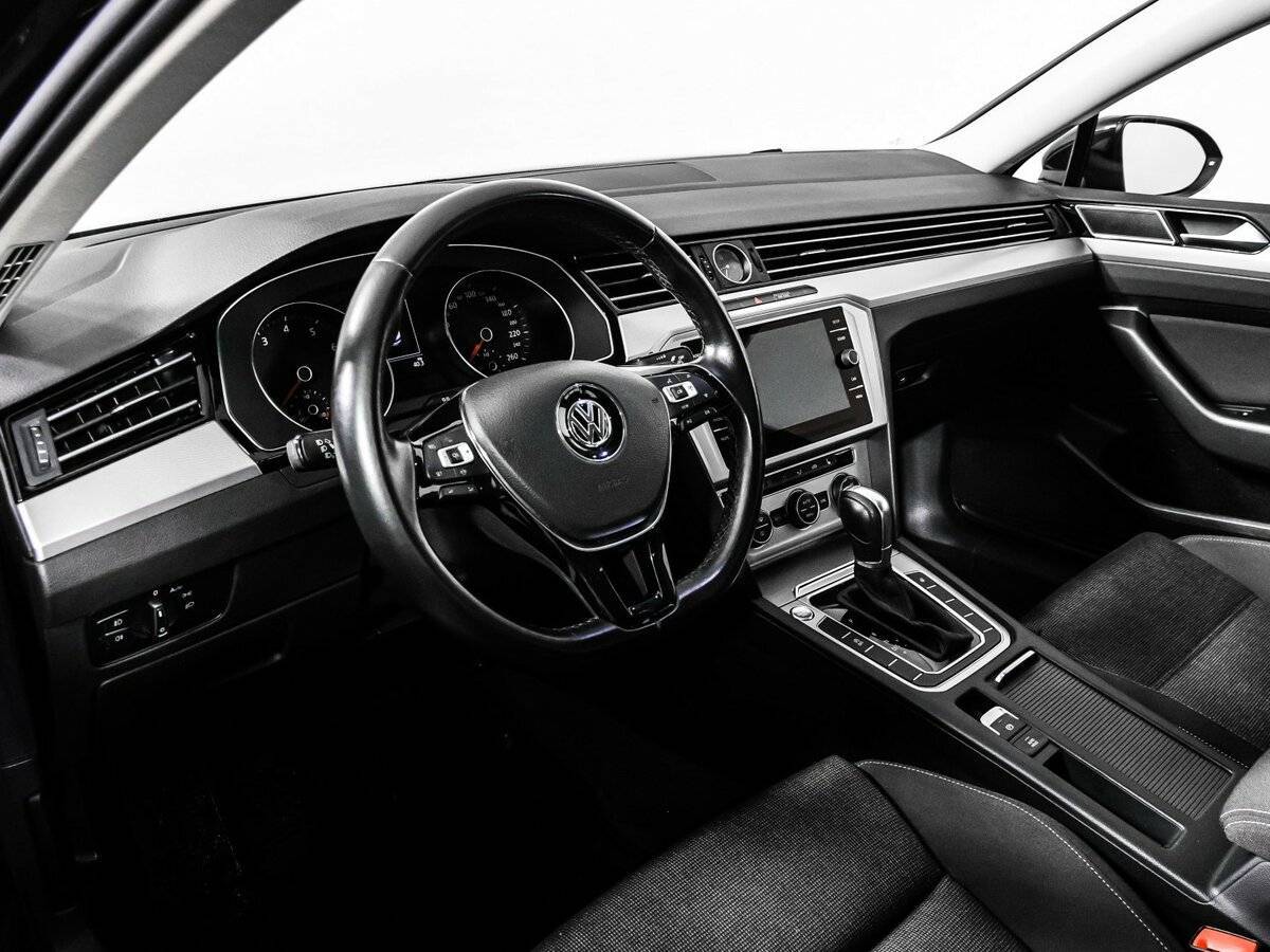 Volkswagen Passat б/у, 2018, Роботизированная. Фото: #12