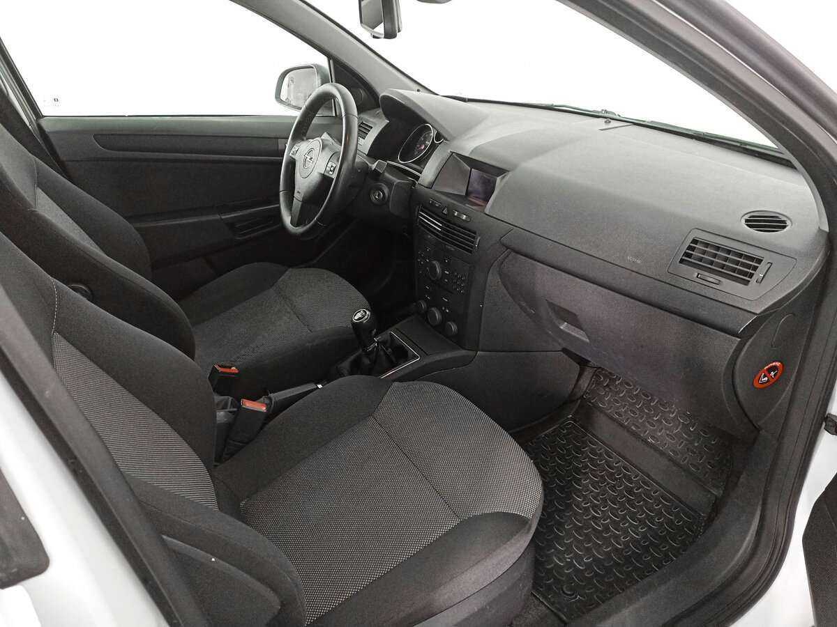 Opel Astra б/у, 2013, Механическая. Фото: #8
