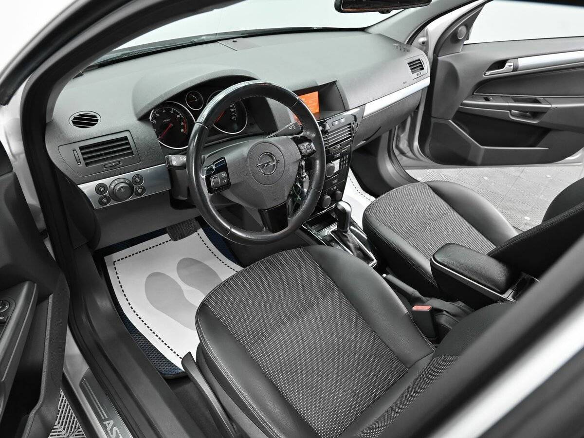 Opel Astra б/у, 2012, Автоматическая. Фото: #7
