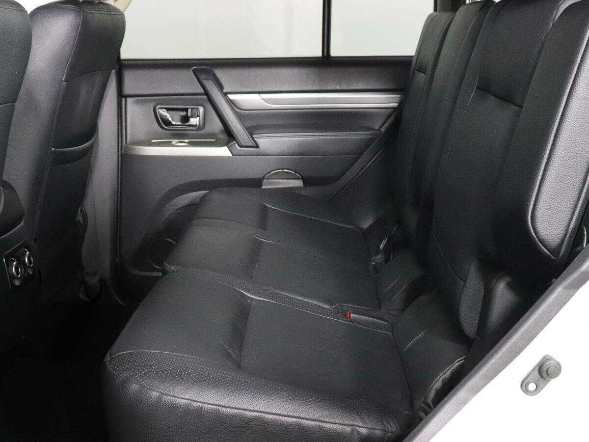 Mitsubishi Pajero б/у, 2014, Автоматическая. Фото: #7