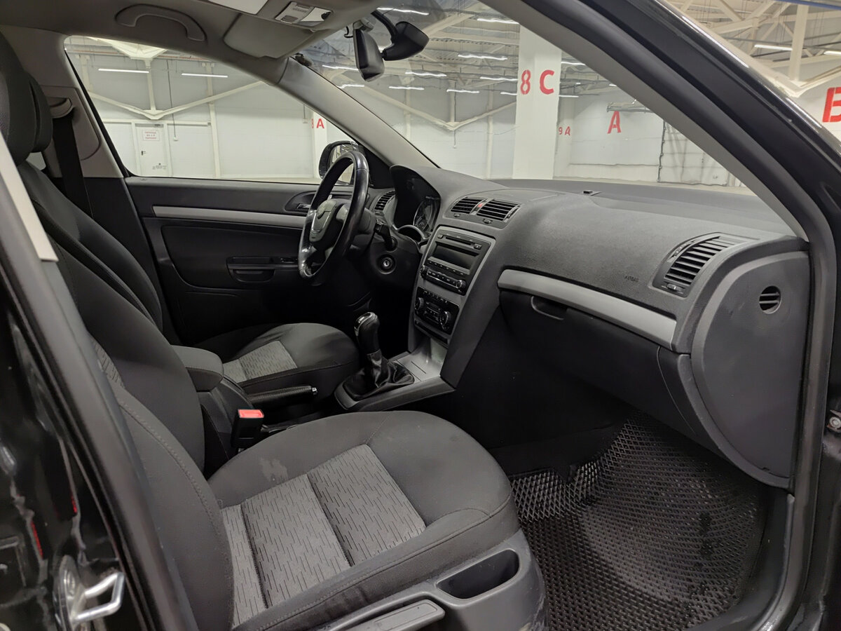 Skoda Octavia б/у, 2013, Механическая. Фото: #9