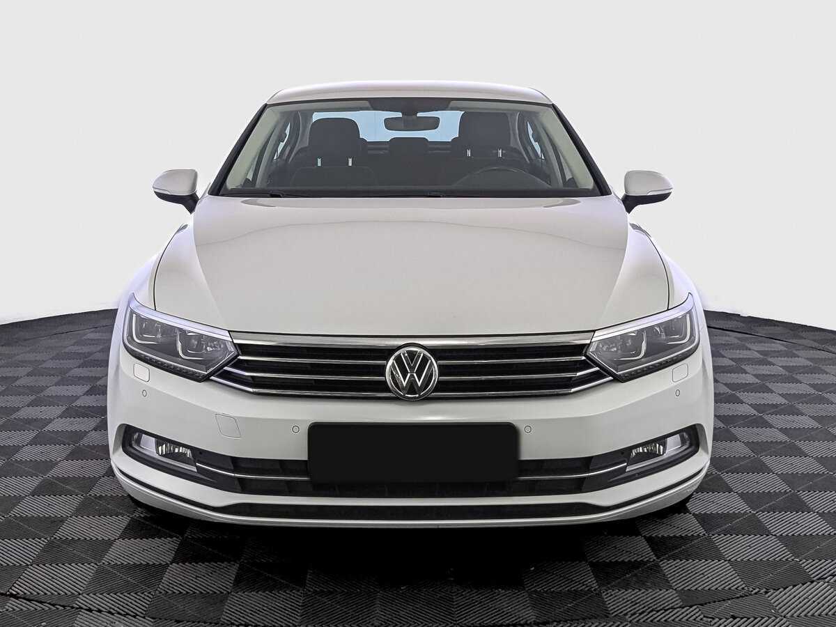 Volkswagen Passat б/у, 2019, Роботизированная. Фото: #1