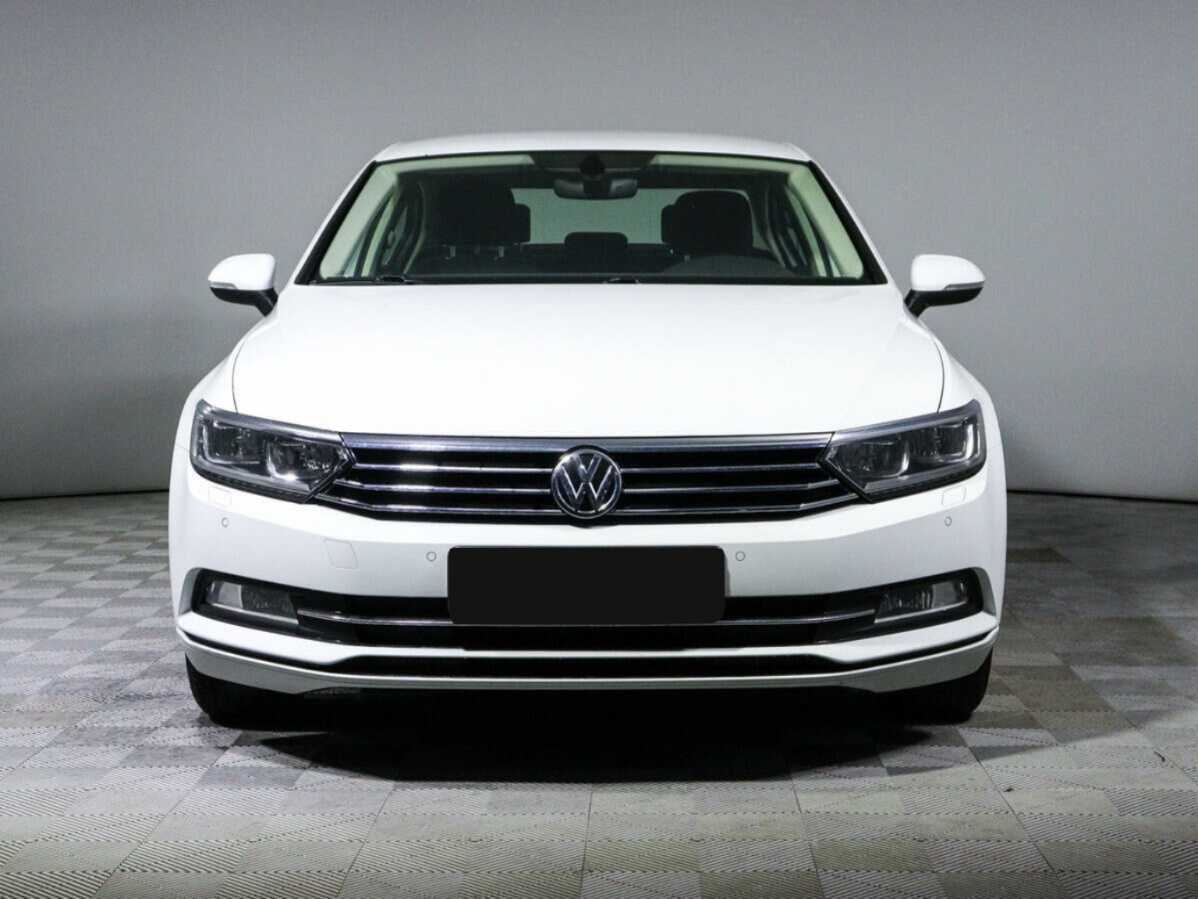 Volkswagen Passat б/у, 2019, Роботизированная. Фото: #1