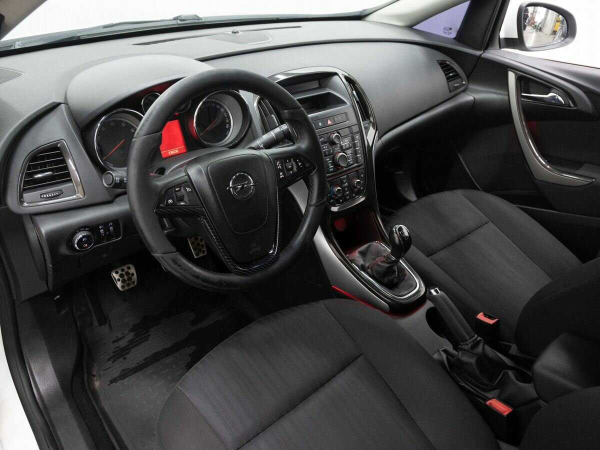 Opel Astra б/у, 2013, Механическая. Фото: #6