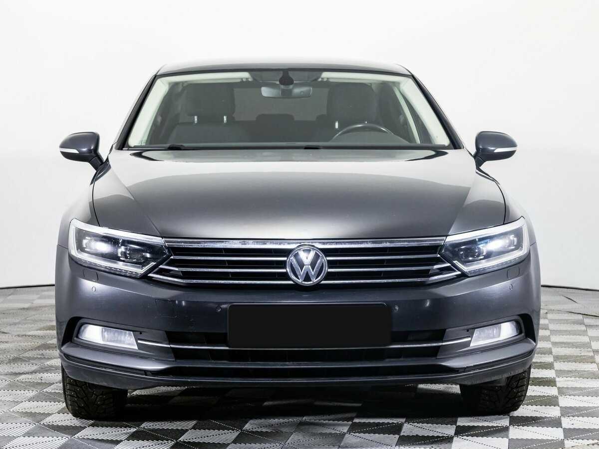 Volkswagen Passat б/у, 2018, Роботизированная. Фото: #1