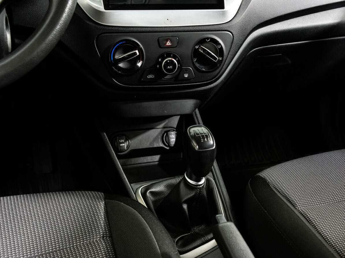 Hyundai Solaris б/у, 2017, Механическая. Фото: #11