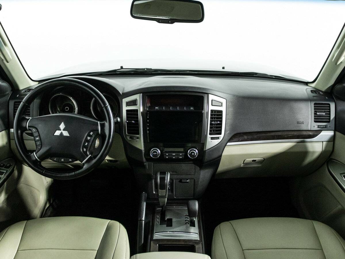 Mitsubishi Pajero б/у, 2017, Автоматическая. Фото: #10