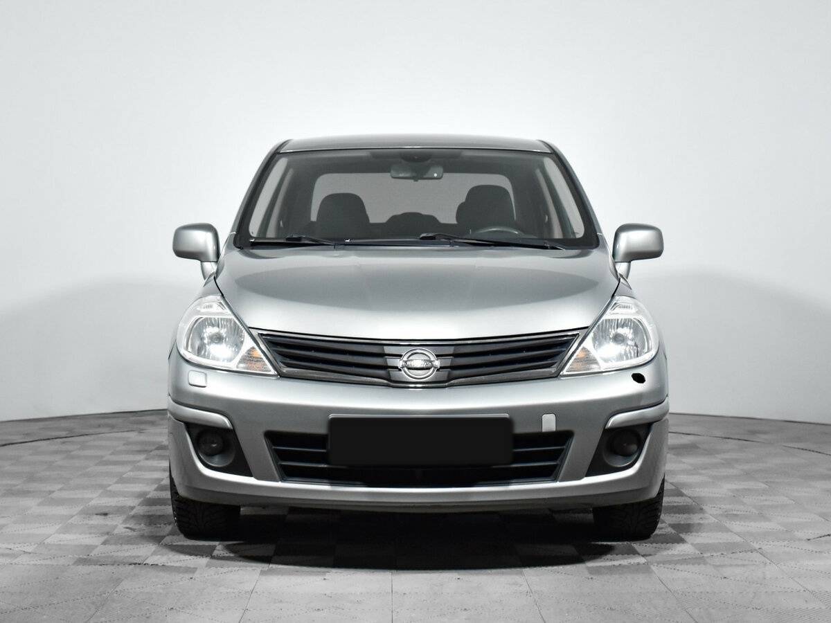Nissan Tiida б/у, 2013, Механическая. Фото: #1