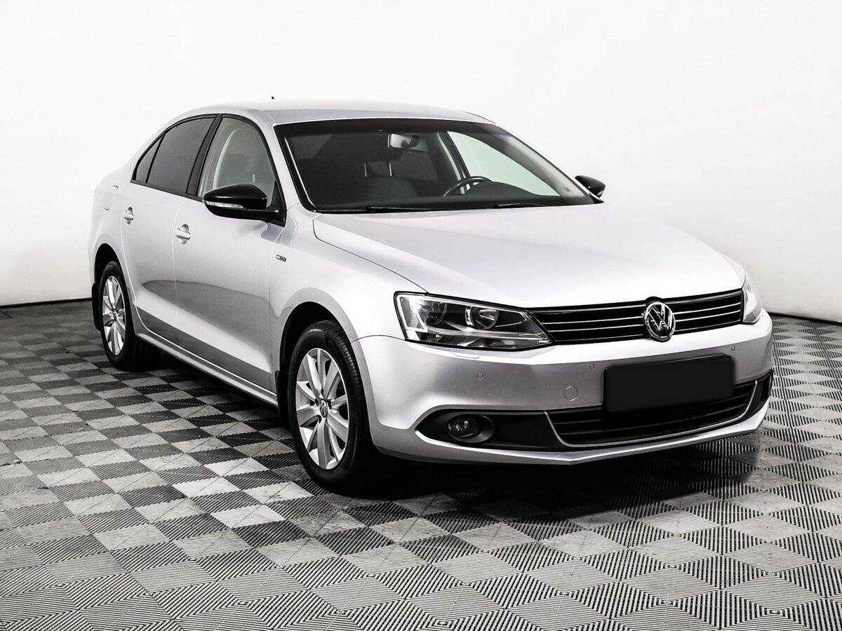 Volkswagen Jetta б/у, 2013, Автоматическая. Фото: #2
