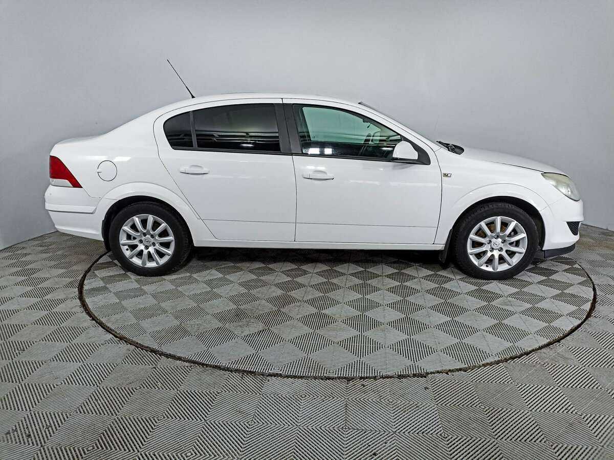 Opel Astra б/у, 2013, Механическая. Фото: #3
