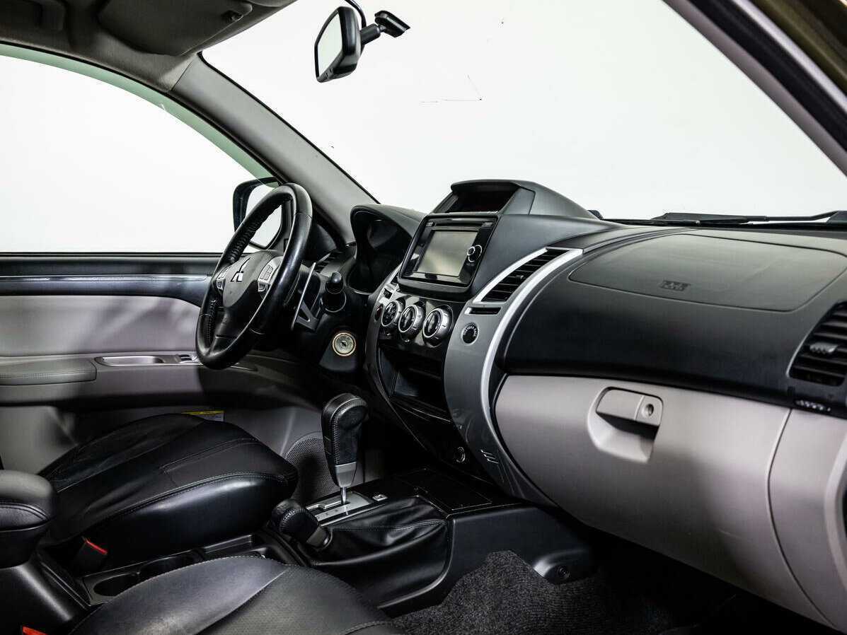 Mitsubishi Pajero Sport б/у, 2015, Автоматическая. Фото: #8