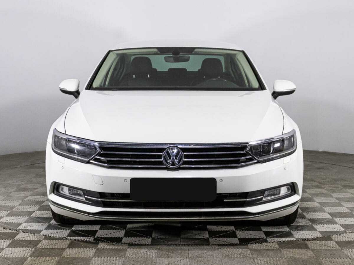 Volkswagen Passat б/у, 2017, Роботизированная. Фото: #1