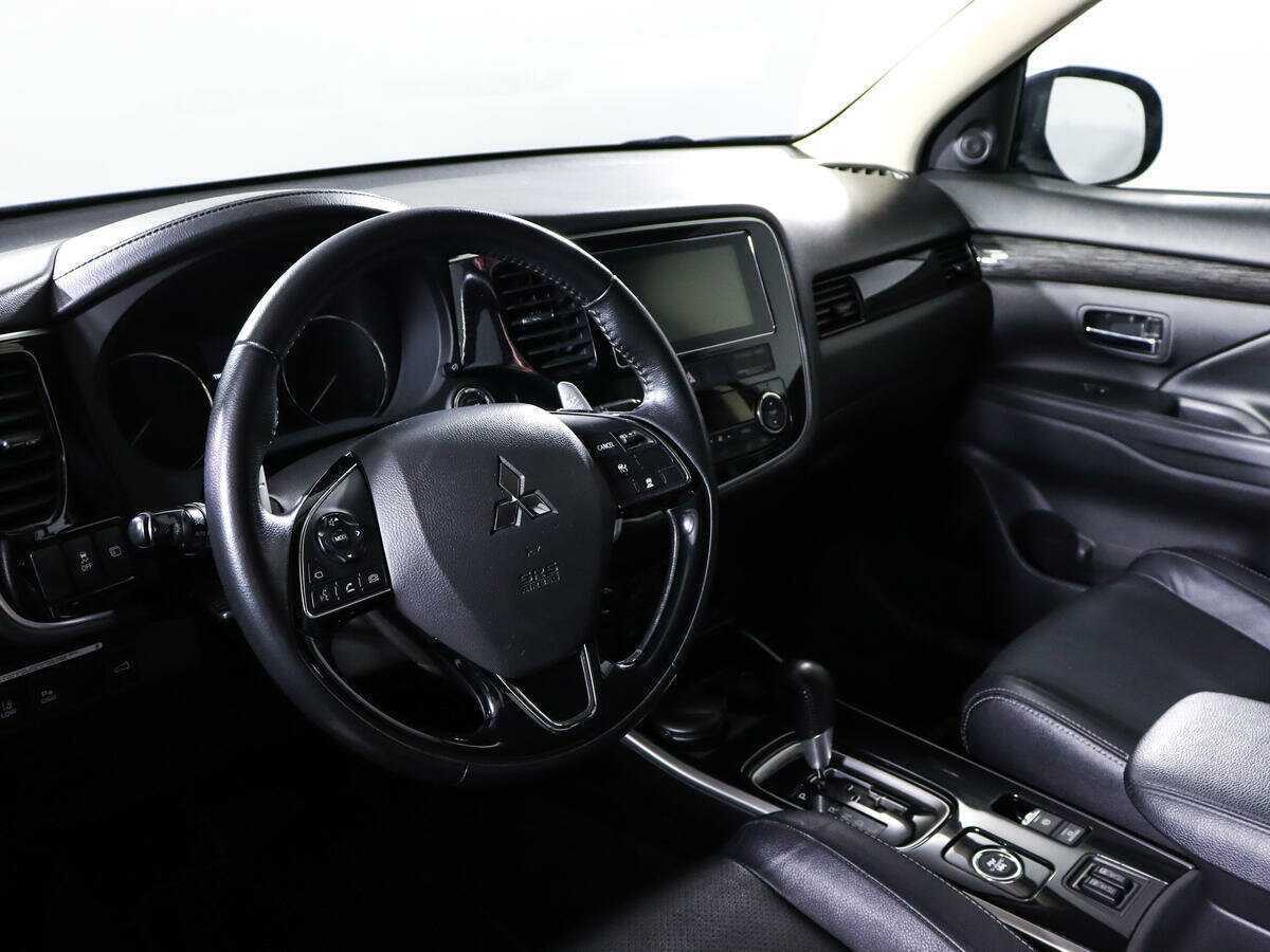 Mitsubishi Outlander б/у, 2017, Автоматическая. Фото: #11