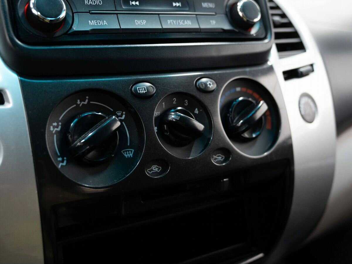 Mitsubishi Pajero Sport б/у, 2014, Механическая. Фото: #18