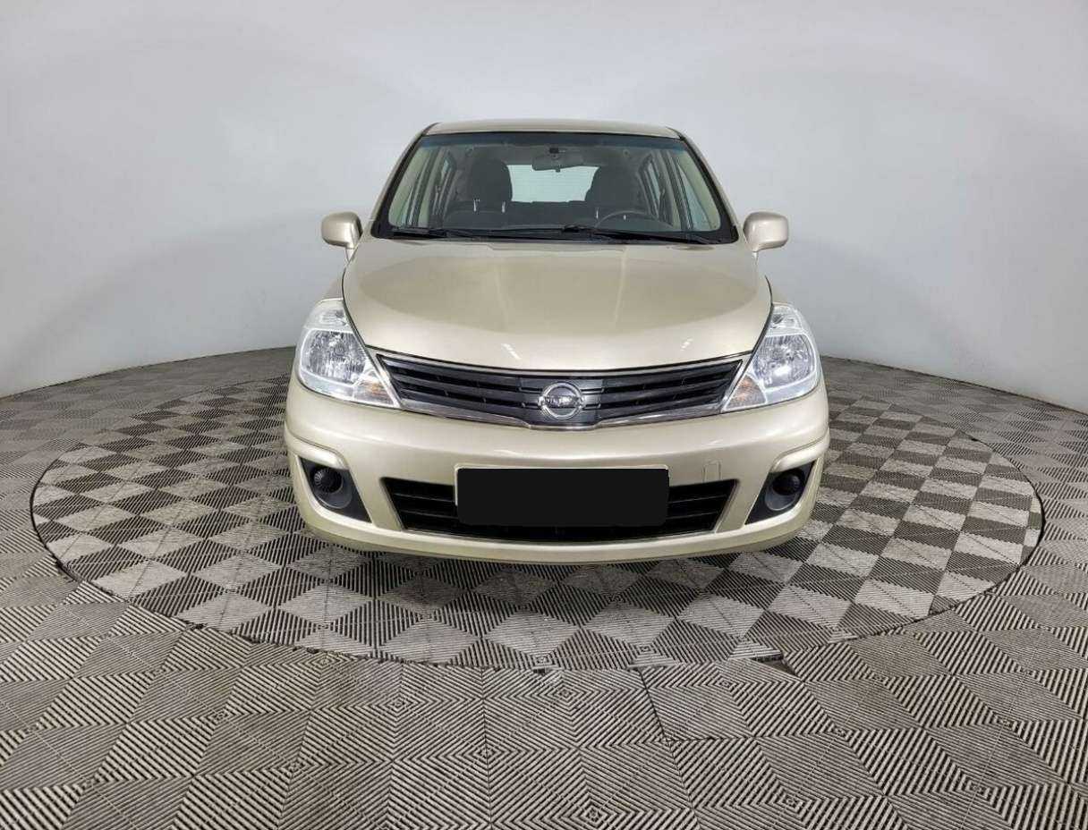 Nissan Tiida б/у, 2013, Механическая. Фото: #1