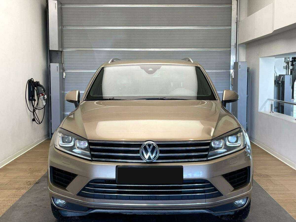 Volkswagen Touareg б/у, 2015, Автоматическая. Фото: #1