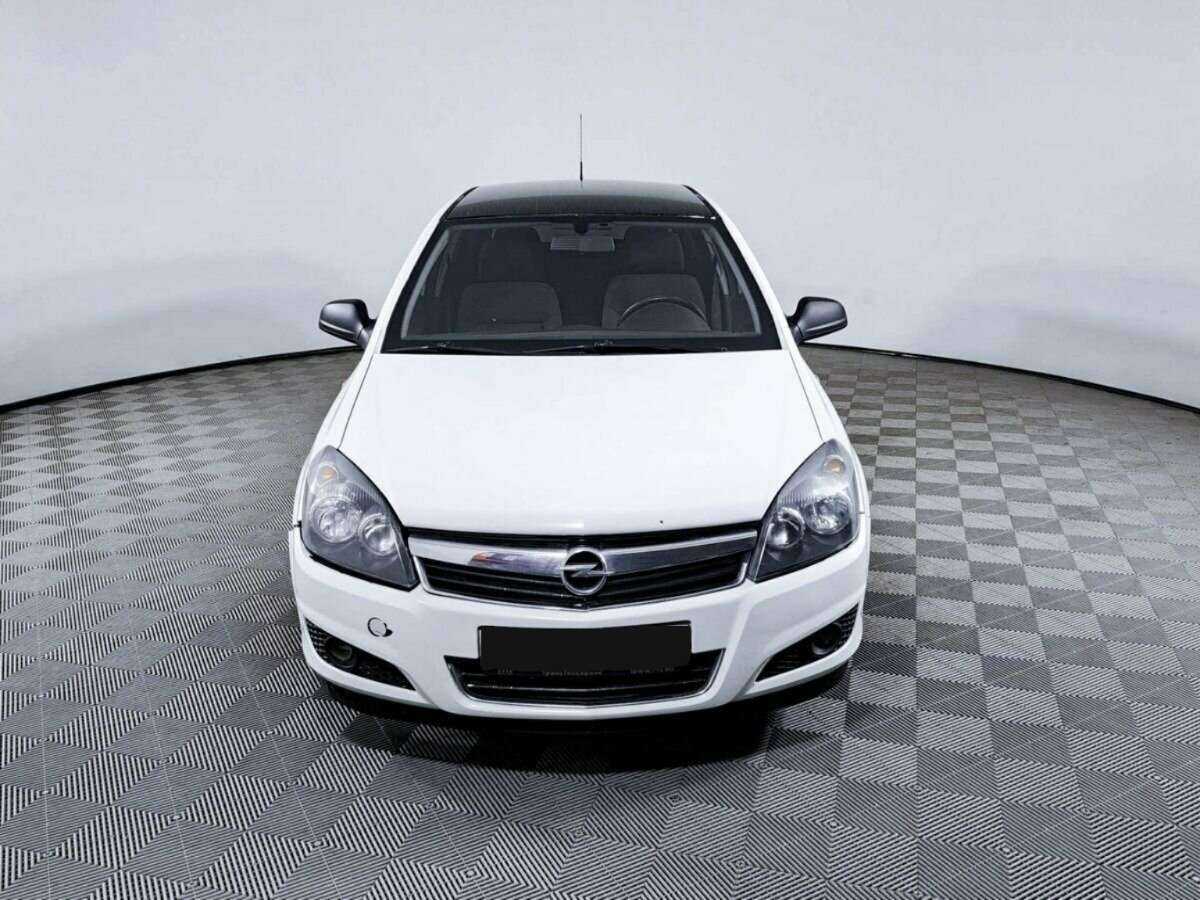 Opel Astra б/у, 2012, Механическая. Фото: #1