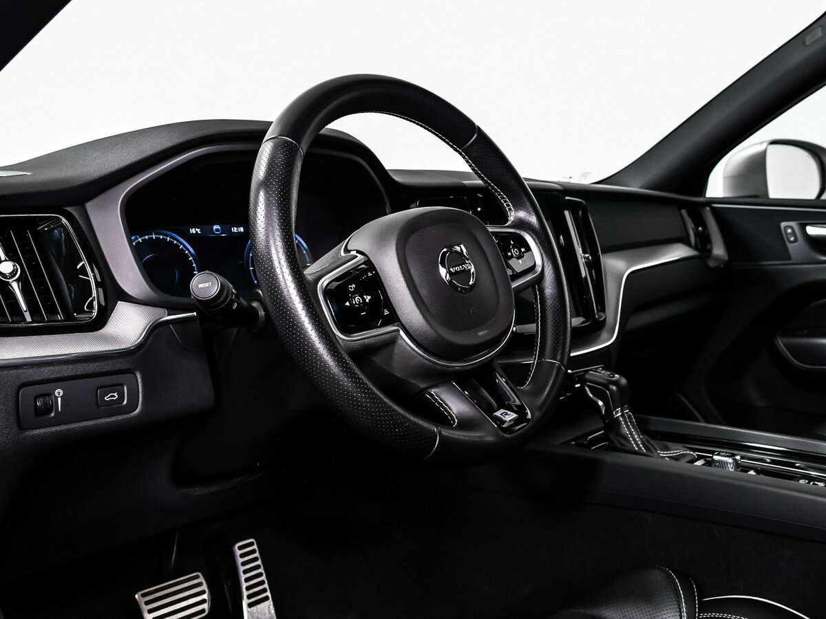 Volvo XC60 б/у, 2018, Автоматическая. Фото: #11