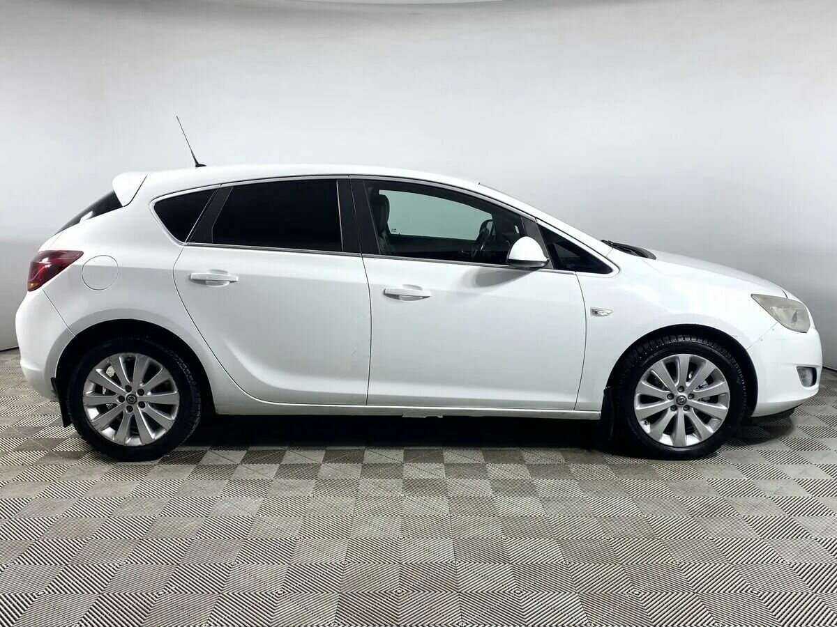 Opel Astra б/у, 2012, Механическая. Фото: #3