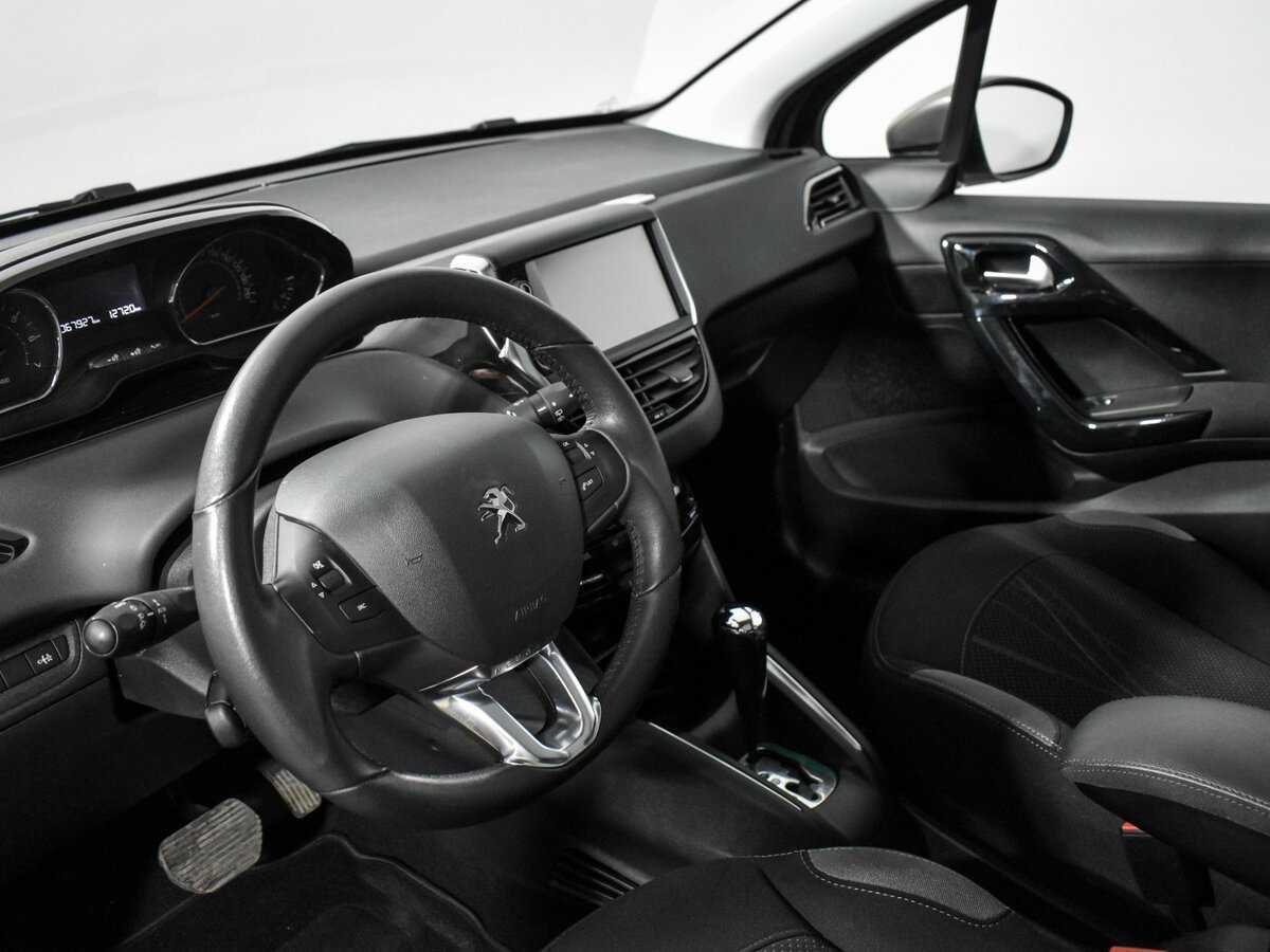 Peugeot 208 б/у, 2014, Автоматическая. Фото: #8