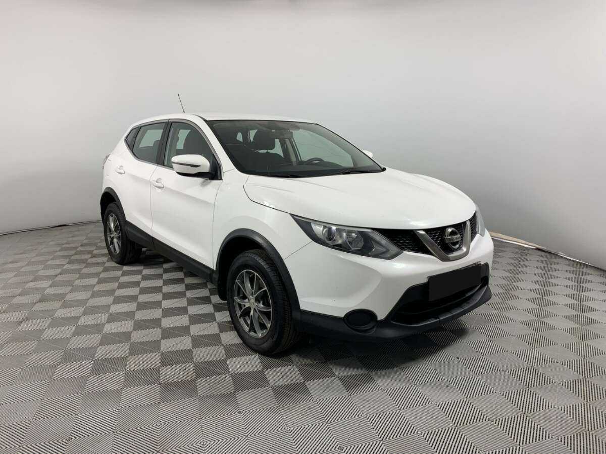 Nissan Qashqai б/у, 2015, Механическая. Фото: #2