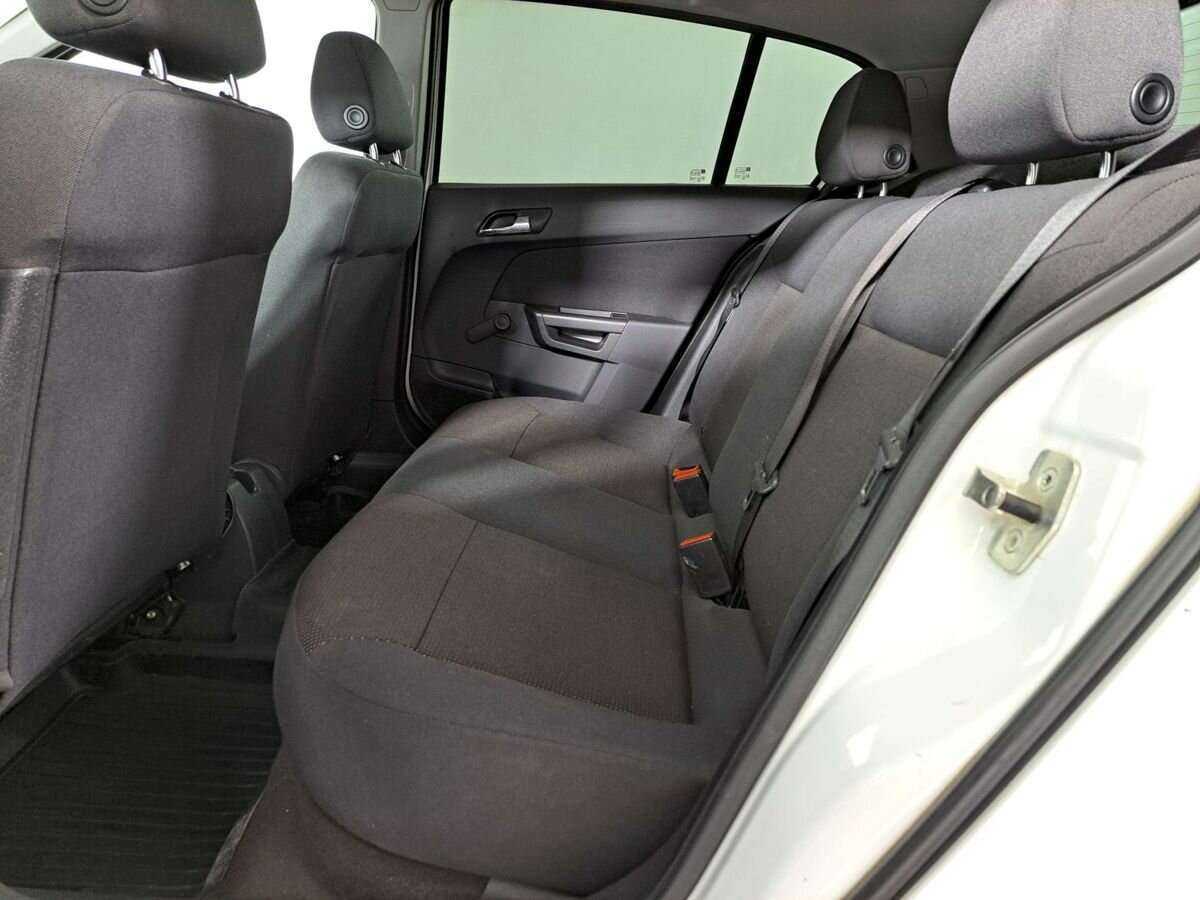 Opel Astra б/у, 2012, Механическая. Фото: #9