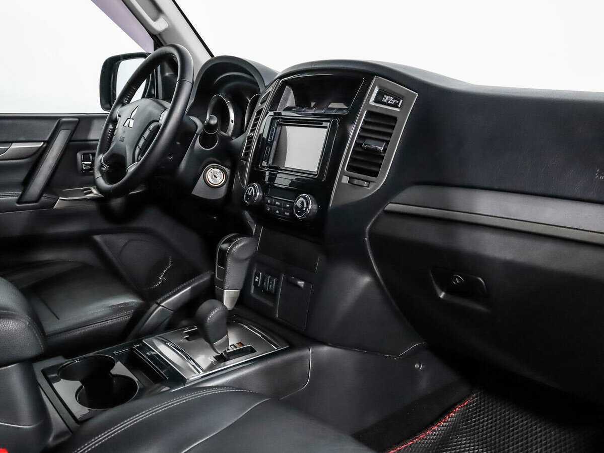 Mitsubishi Pajero б/у, 2015, Автоматическая. Фото: #11