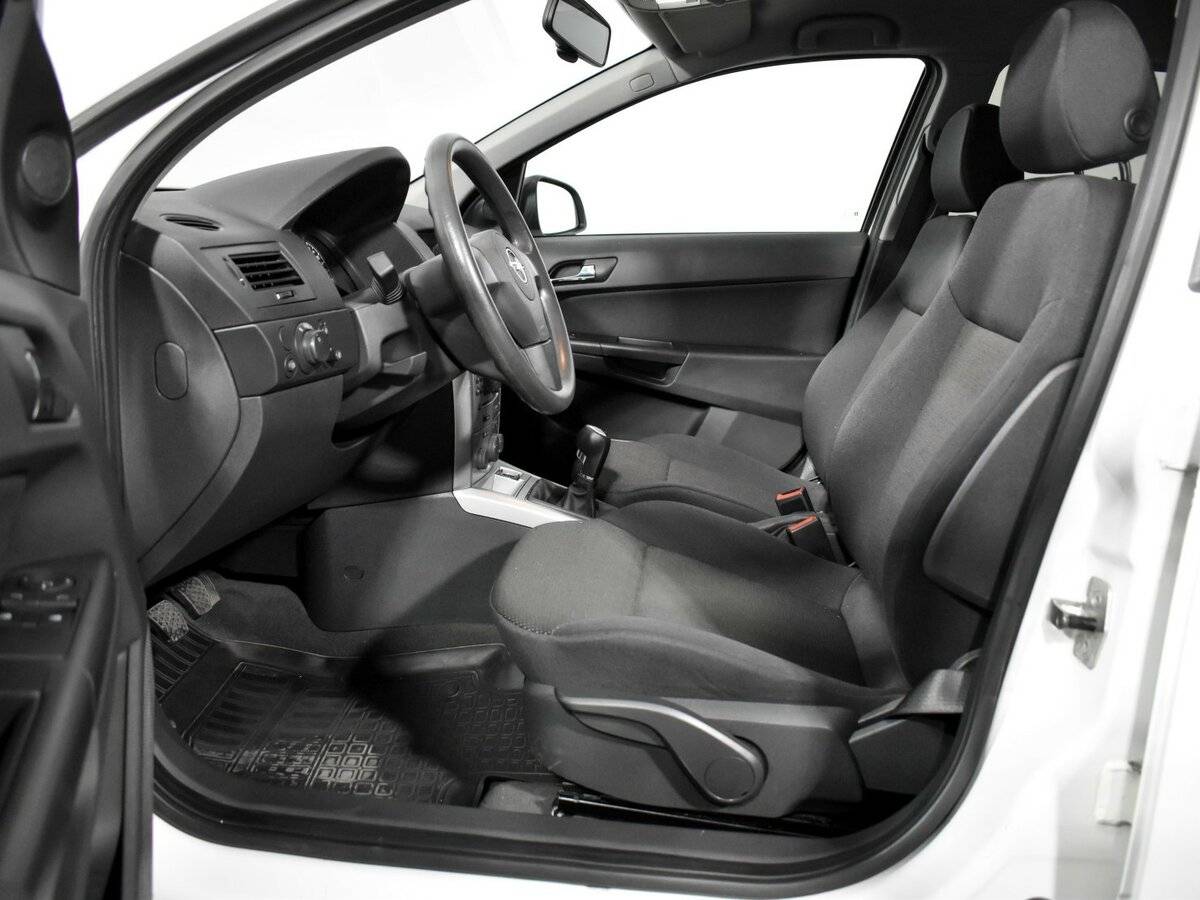 Opel Astra б/у, 2013, Механическая. Фото: #8