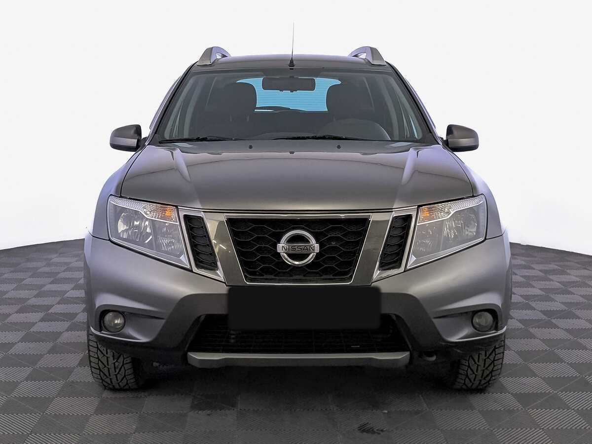 Nissan Terrano б/у, 2015, Механическая. Фото: #1