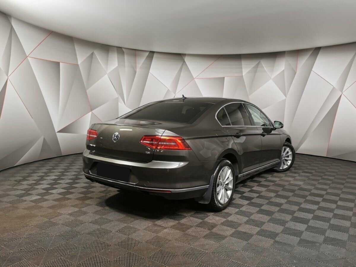 Volkswagen Passat б/у, 2018, Роботизированная. Фото: #1