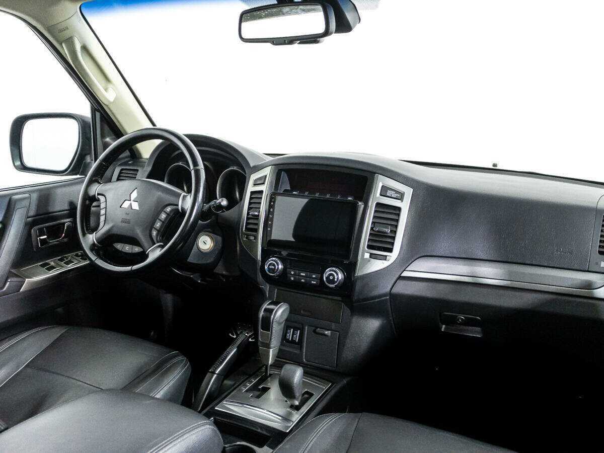 Mitsubishi Pajero б/у, 2015, Автоматическая. Фото: #8