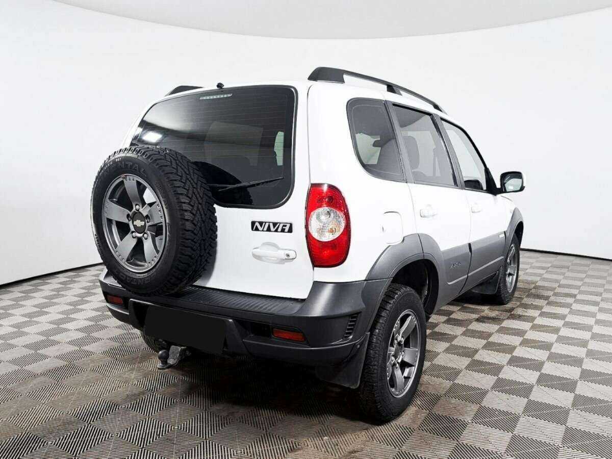 Chevrolet Niva б/у, 2017, Механическая. Фото: #3